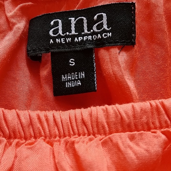 NWT Off The Shoulder Top - Picture 2 of 3